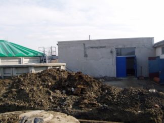 Gotowy zbiornik osadu nadmiernego i zakończona budowa budynku technicznego