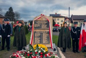 Święto Niepodległości - odsłonięcie pomnika w Grabiu